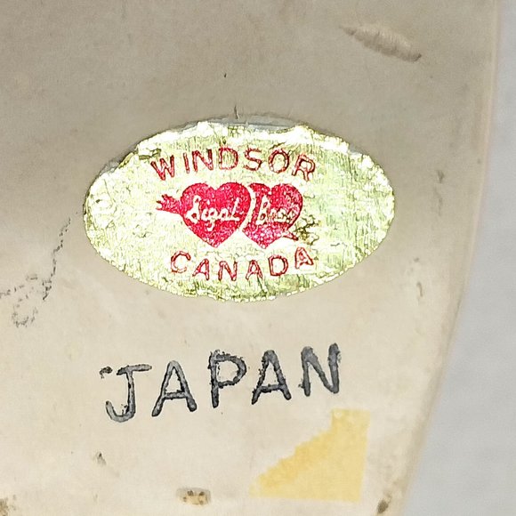 Salt and Pepper Shakers Barefoot " Niagara Falls CANADA" #1314 - Picture 6 of 13